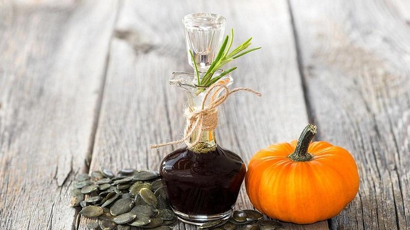 Comment prendre de l'huile de pépins de citrouille: avantages et inconvénients pour le corps, instructions d'utilisation à diverses fins