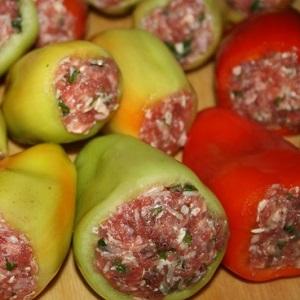 Comment congeler les poivrons pour l'hiver pour la farce: instructions pour préparer une préparation savoureuse et saine