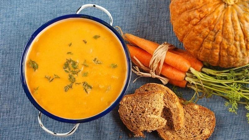 Est-il possible de manger de la citrouille pour la gastrite: nous étudions les contre-indications et cuisinons selon les recettes diététiques les plus délicieuses