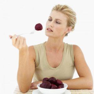 Les betteraves aideront-elles à lutter contre la constipation et comment l'utiliser correctement pour normaliser les selles des adultes et des enfants?