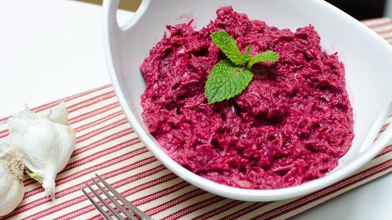 Les betteraves aideront-elles à lutter contre la constipation et comment l'utiliser correctement pour normaliser les selles des adultes et des enfants?