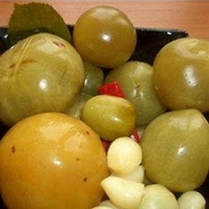 Les recettes les plus délicieuses de tomates cerises en conserve: les meilleures préparations pour l'hiver à partir de tomates miniatures