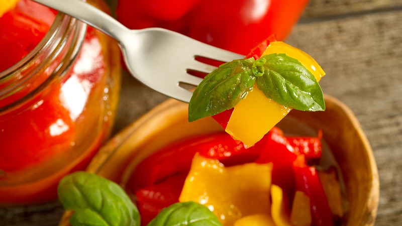 Les préparations au poivre les plus délicieuses et inhabituelles pour l'hiver: les invités vous demanderont ces recettes