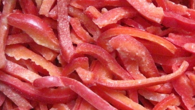 Comment congeler les poivrons pour l'hiver: faire des préparations saines pour de délicieux plats