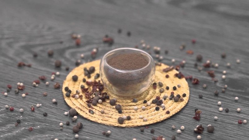 Comment les pois de la Jamaïque poussent dans un environnement naturel et comment le cultiver à la maison