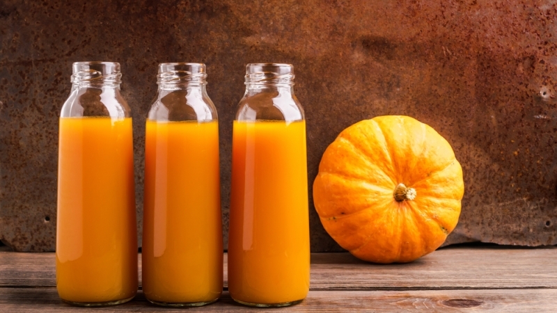 Pourquoi le jus de citrouille avec de la pulpe est utile pour les hommes, les femmes et les enfants: nous préparons une boisson curative de nos propres mains