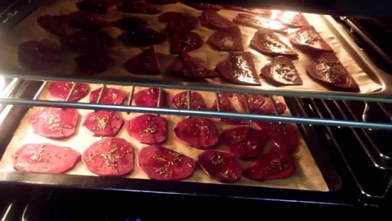 Une préparation intéressante pour l'hiver: nous stockons correctement les betteraves séchées avec les fanes et les utilisons en cuisine