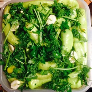 Comment faire cuire les poivrons tsitsak marinés pour l'hiver: recettes simples et recommandations pour la préparation et le stockage