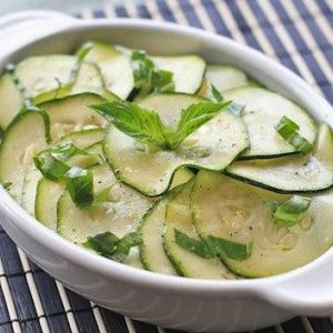 Comment faire des courgettes salées instantanées: les meilleures façons