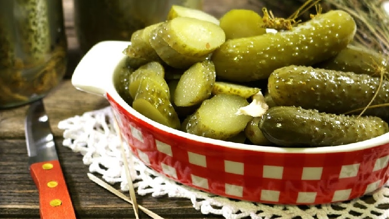 Comment préparer des concombres marinés avec de l'aspirine est simple et délicieux: 7 meilleures recettes