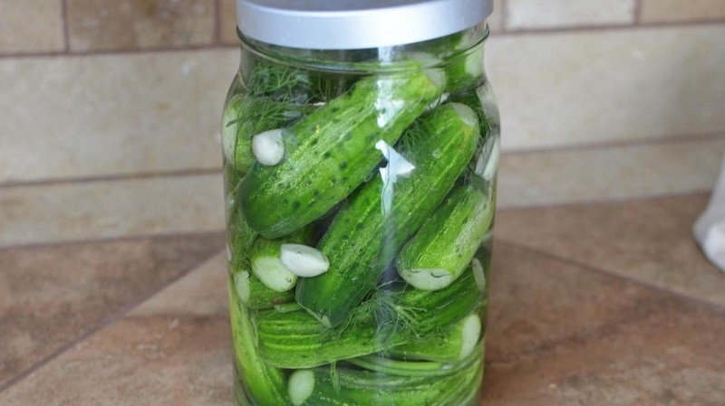 Comment préparer des concombres marinés avec de l'aspirine est simple et délicieux: 7 meilleures recettes
