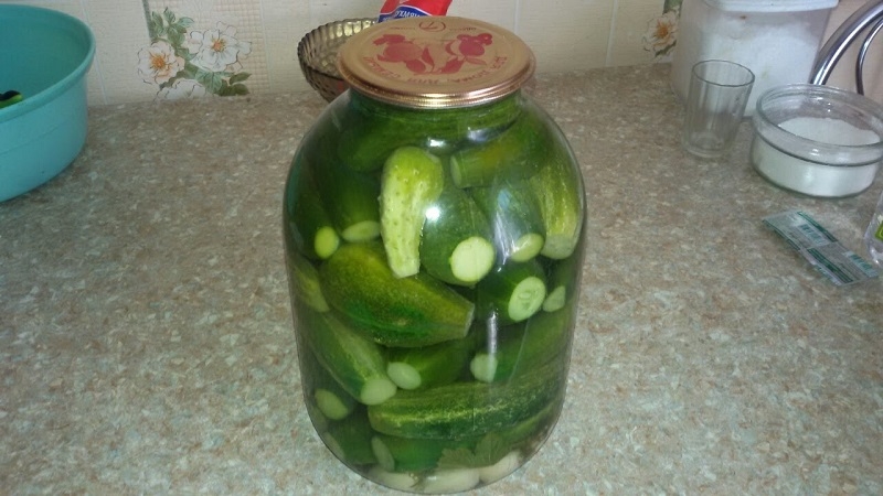Comment préparer des concombres marinés avec de l'aspirine est simple et délicieux: 7 meilleures recettes