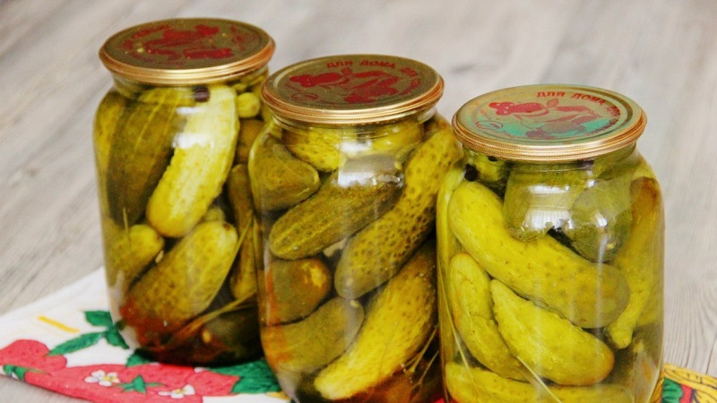 Comment préparer des concombres croustillants avec de la vodka pour l'hiver: recettes et conseils