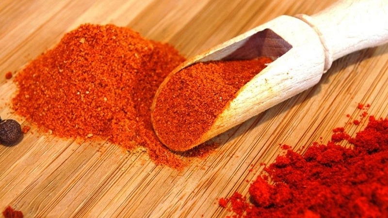 Poivron rouge et paprika: en quoi ils diffèrent l'un de l'autre