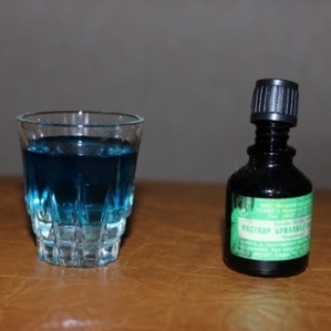 Le vert brillant aidera-t-il les tomates du mildiou et comment l'utiliser correctement: instructions et conseils de résidents d'été expérimentés