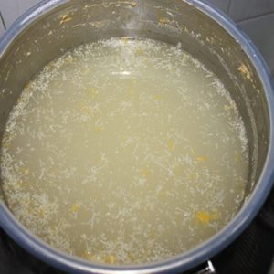 Secrets de soins compétents pour les tomates: comment nourrir les tomates avec de la levure dans une serre et ce que cela donnera