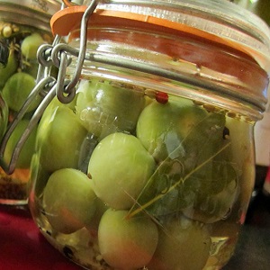 Les recettes les plus délicieuses pour mariner les tomates cerises pour l'hiver dans des bocaux: instructions et secrets de ménagères expérimentées