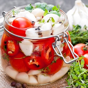 Les recettes les plus délicieuses pour mariner les tomates cerises pour l'hiver dans des bocaux: instructions et secrets de ménagères expérimentées