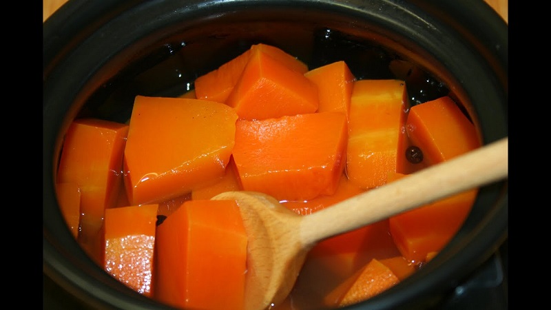 Les recettes de citrouille marinées les plus délicieuses: nous fabriquons des blancs inhabituels et des invités surprises