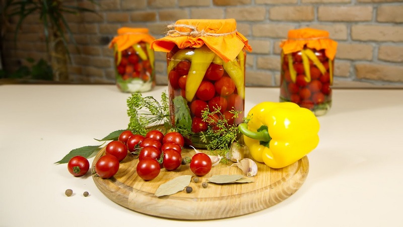 Récolter les tomates cerises pour l'hiver: les recettes de conservation les plus délicieuses et les recommandations pour leur préparation