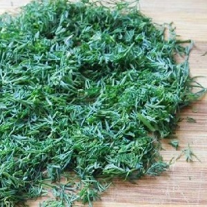 Comment congeler l'aneth pour l'hiver au congélateur: méthodes de récolte et utilisation ultérieure