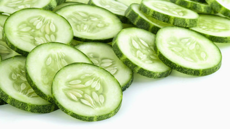 Comment cuisiner délicieusement des concombres au curcuma pour l'hiver: recettes et recommandations