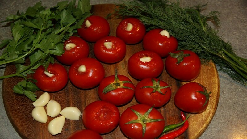 Comment faire cuire des tomates douces délicieuses et originales dans des pots d'un litre pour l'hiver