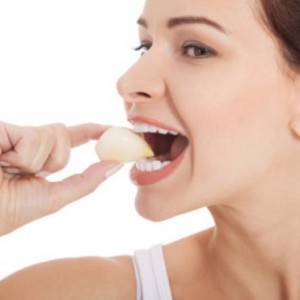 Que se passe-t-il si vous mangez de l'ail tous les jours et combien en utiliser pour ne pas nuire à votre santé