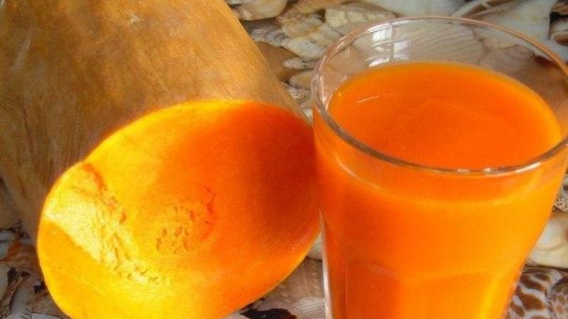 Nous nous débarrassons des kilos en trop facilement et sans nuire à la santé: nous préparons et buvons du jus de citrouille pour perdre du poids