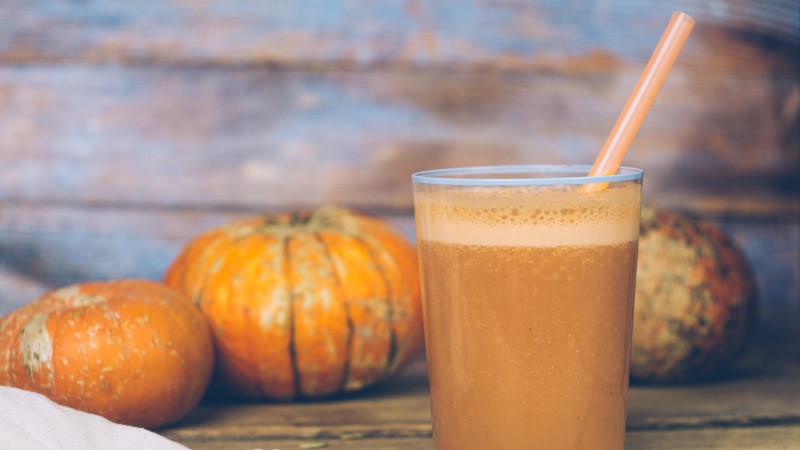 Nous nous débarrassons des kilos en trop facilement et sans nuire à la santé: nous préparons et buvons du jus de citrouille pour perdre du poids