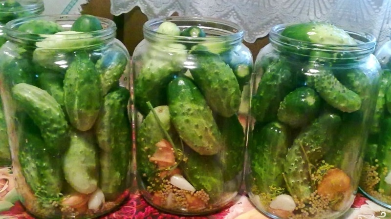 Comment faire des concombres aromatiques et croquants à la moutarde pour l'hiver