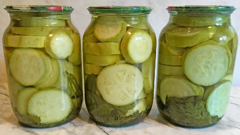 Comment faire cuire des courgettes marinées pour l'hiver sans stérilisation: les meilleures recettes et des conseils utiles