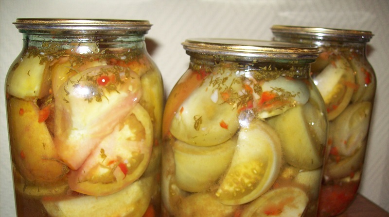 Comment cuisiner délicieusement des tomates vertes salées pour l'hiver: une sélection des meilleures recettes