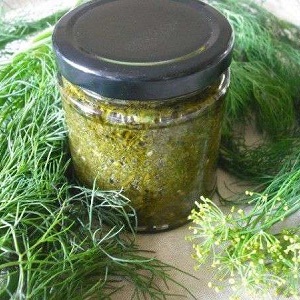 Comment saler l'aneth pour l'hiver dans des bocaux: recettes simples de ménagères expérimentées