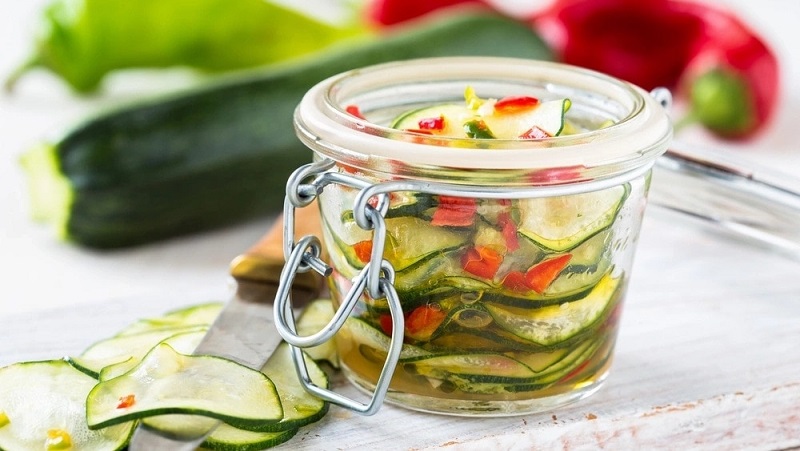Une sélection des meilleures recettes de courgettes en conserve: cuisinez délicieusement et surprenez les invités