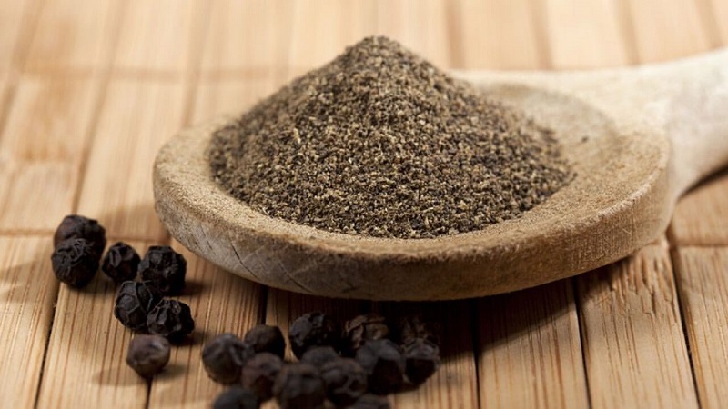 Les avantages et les inconvénients du poivre noir, ainsi que les moyens de l'utiliser en cuisine, en cosmétologie et en médecine traditionnelle