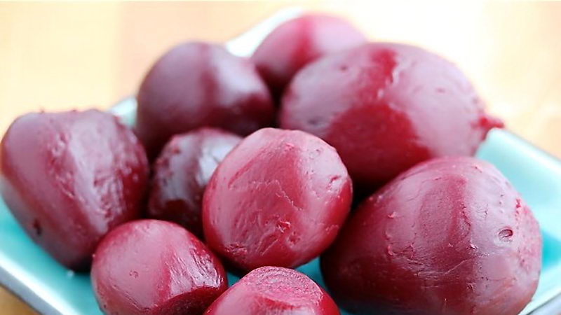 Les avantages et les inconvénients des betteraves bouillies: qu'est-ce qu'un bon légume bouilli et comment l'utiliser correctement