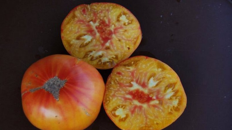 La variété qui deviendra votre préférée est la tomate pamplemousse: grande, sans prétention dans les soins et incroyablement savoureuse