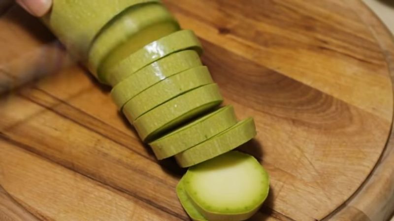 Comment faire cuire des courgettes en conserve pour l'hiver: les recettes les plus délicieuses et inhabituelles pour la couture