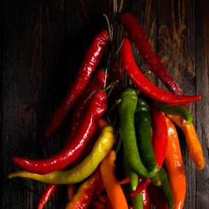 Comment garder les piments forts pour l'hiver à la maison congelés, séchés ou en conserve