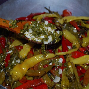 Comment garder les piments forts pour l'hiver à la maison congelés, séchés ou en conserve