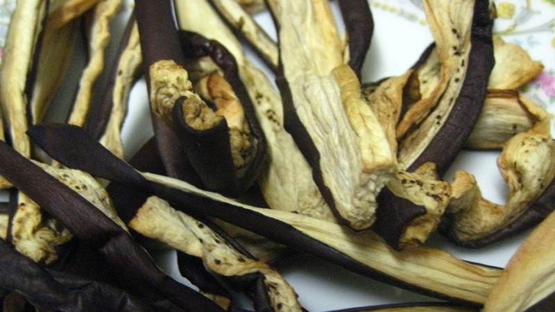 Comment faire cuire des aubergines séchées à la maison est savoureux et simple