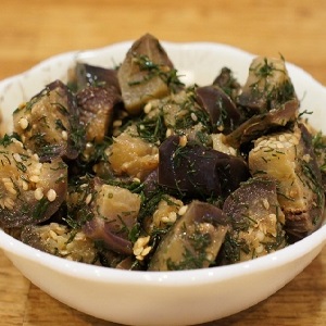 Comment faire cuire des aubergines séchées à la maison est savoureux et simple