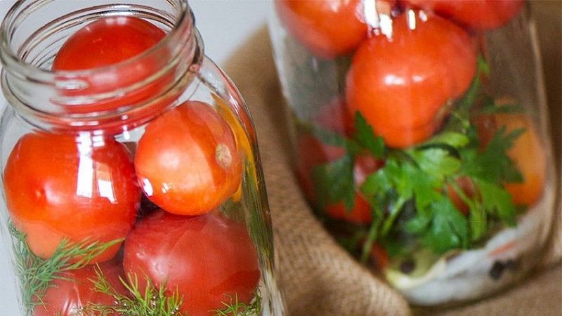Comment cuisiner de délicieuses tomates en conserve pour l'hiver dans des pots d'un litre: une sélection des meilleures recettes