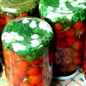 Comment cuisiner de délicieuses tomates en conserve pour l'hiver dans des pots d'un litre: une sélection des meilleures recettes