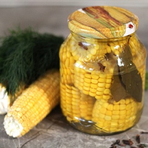 Comment conserver le maïs en épi pour l'hiver à la maison: les meilleures recettes de conservation et méthode de congélation