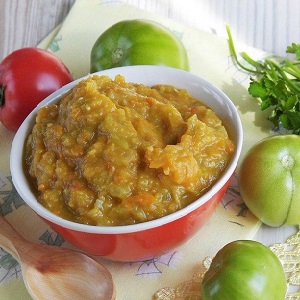 Comment préparer des tomates vertes pour l'hiver: couvrir les tomates vertes selon les meilleures recettes