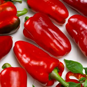 Une grande et douce variété de poivre Big Girl: critiques des résidents d'été et de leurs secrets de croissance