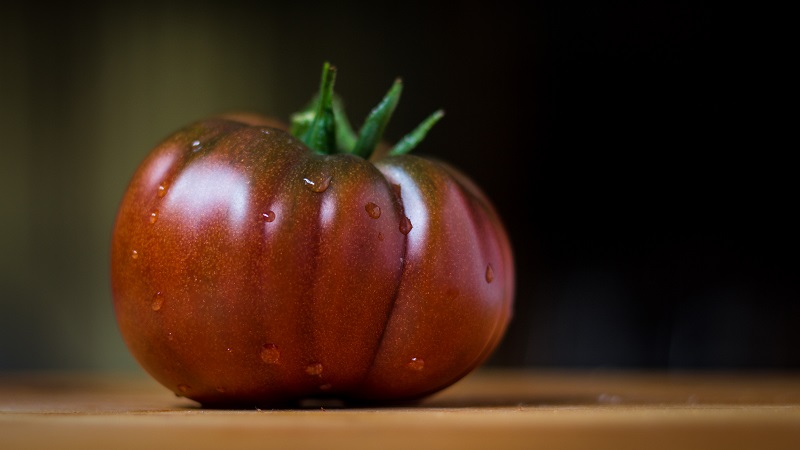 Tomato Mikado aimé des résidents d'été avec une riche palette de sous-espèces et une forte immunité - nous la cultivons nous-mêmes sans tracas