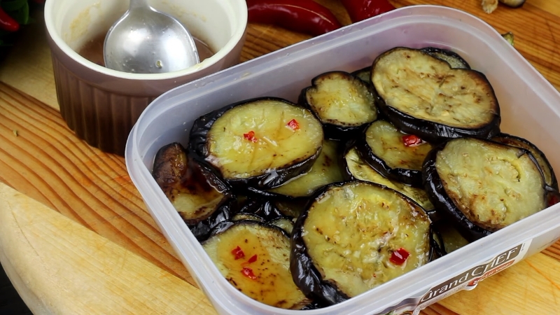 Est-il possible de manger des aubergines pour la goutte: avantages et inconvénients, recettes adaptées et taux de consommation